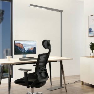 Arcchio Tamilo – zilverkleurige kantoor vloerlamp LED’s