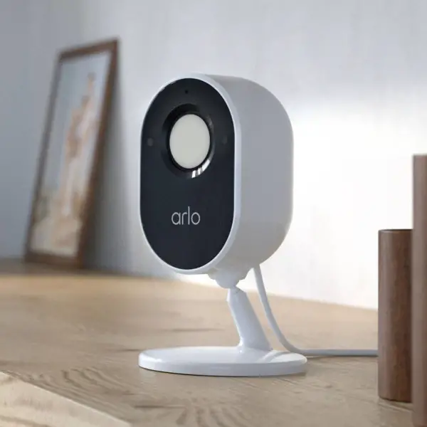 Arlo essential indoor veiligheidscamera wit 3