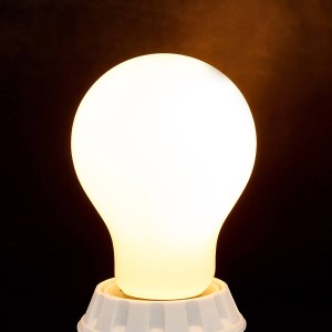 Lindby E27 LED lamp 7W, 806 lm, 2.700K, opaal