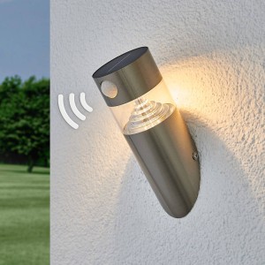 Lindby Zonne-energie LED wandlamp Kalypso, schuin &sensor