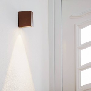 Lucande Roestbruine led-buitenwandlamp Tavi, 9,5 cm