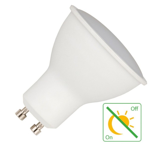 Led spot met schemersensor en gu10 fitting. De lamp gaat automatisch aan als het donker wordt en schakelt automatisch uit wanneer het licht wordt.