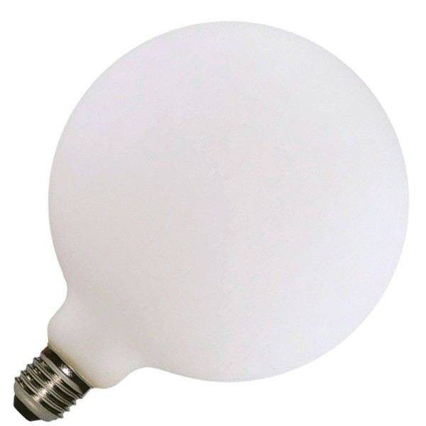 G155 giant lamp uit de nieuwe milky serie van bailey. Dit zijn lampen met 'opaal' melkglas in een bijzondere vorm. De lampen hebben een grote e27 fitting en een led filament van 6 watt. De lampen geven licht dat vergelijkbaar is met een gloeilamp van 54 watt met soortgelijk mat glas.