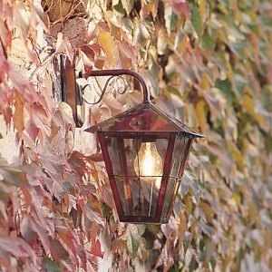 Konstsmide Buitenwandlamp Fenix in koper, hangend