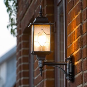 Konstsmide Buitenwandlamp MILANO in zwart-zilver staand