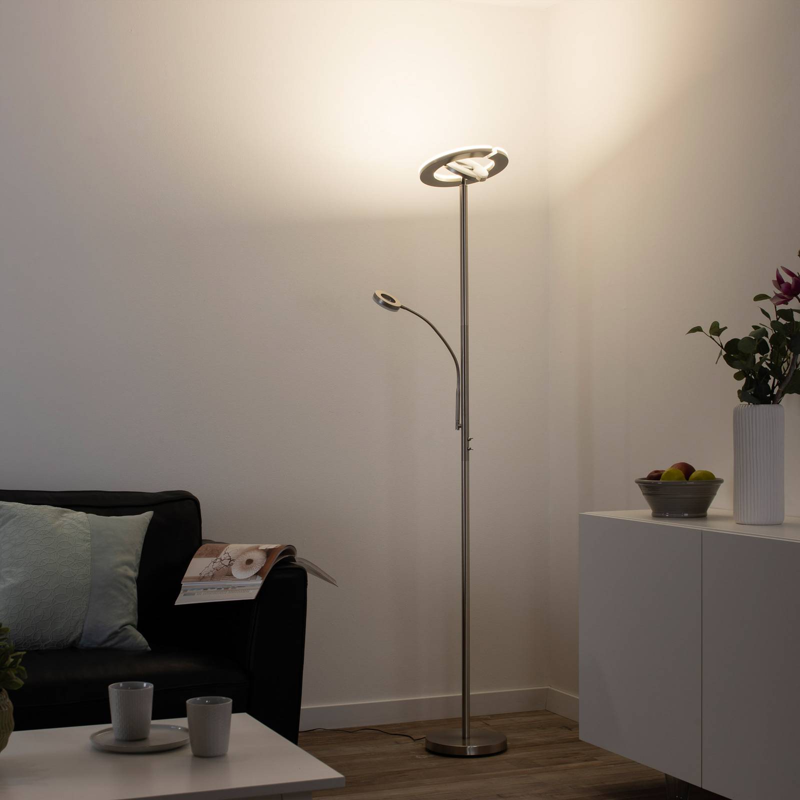 Lola smart led uplighter vloerlamp lolasmart rocco met leesarm