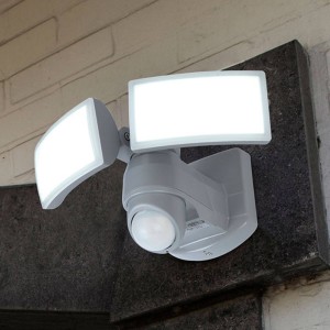 LUTEC LED buitenwandschijnwerper Arc met sensor, wit