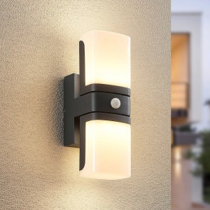 Lindby LED buitenwandlamp draaibaar Sensor