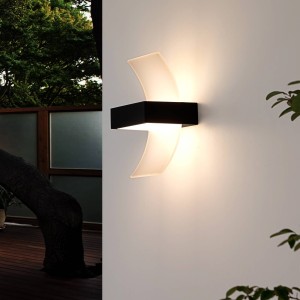 Lucande Gebogen LED-buitenwandlamp Skadi