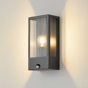 Lindby Ilana buitenwandlamp met sensor, zwart